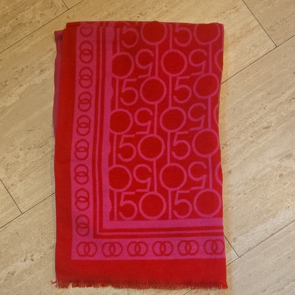 Bloomingdale's Accessories - New Bloomingdale's Limited Edition Red/Pink 150'th Anniversary Patterned Scarf